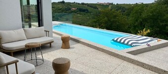  5-bedroom Vila Solini in the heart of Goriška brda with private pool