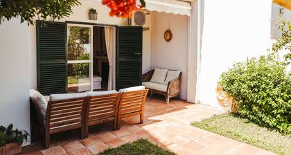 Charming 3-bedroom beachside chalet with WiFi & AC, in El Puerto de Santa MarĂa
