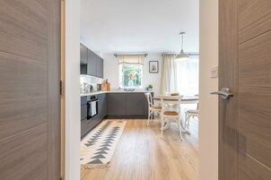 Apartamento | Cocina privada | Microondas, horno, placa de cocina y lavavajillas
