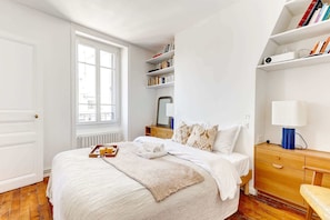 2 bedrooms, desk, iron/ironing board, travel crib