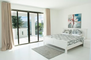 4 bedrooms, iron/ironing board, WiFi, bed sheets