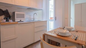 Kaffetrakter/tekoker, kjøleskap, mikrobølgeovn og ovn