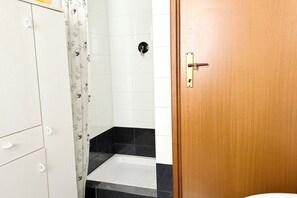 Shower, bidet, towels - M439 - Marcelli, three-room apartment with large terrace and parking space (Marcelli)