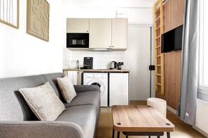 TV - BM- Petit Ecrin Chic & Design a Levallois (Levallois-Perret)