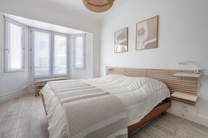 3 chambres, fer et planche à repasser