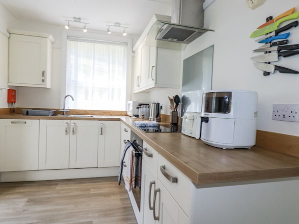 Dishwasher, cookware/dishes/utensils