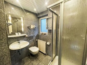 Bathroom - Nice apartment for 2 guests with WIFI, TV, patio and pets allowed (Westerland)