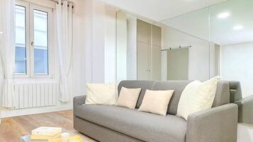 Signature Studio | Living area | 80-cm Smart TV with digital channels