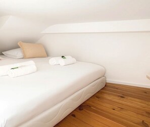 Signature Studio | View from room - 1571 Lombards (Paris)