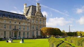 Exterior - 1571 Lombards (Paris)