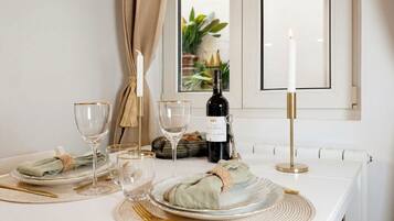 Signature Studio | Living area | 80-cm Smart TV with digital channels