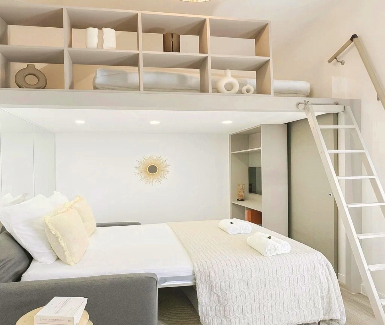 Studio Signature | Coin séjour | TV connectée de 80 cm avec chaînes numériques