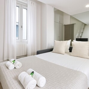 Signature Studio | Living area | 80-cm Smart TV with digital channels