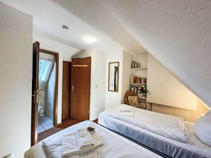 3 bedrooms, travel crib, free WiFi