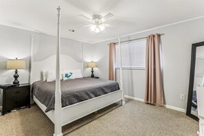 2 bedrooms, desk, iron/ironing board, WiFi