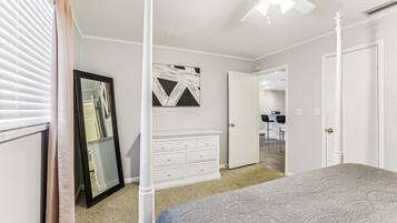 2 makuuhuonetta, työpöytä, silitysrauta/-lauta, Wi-Fi