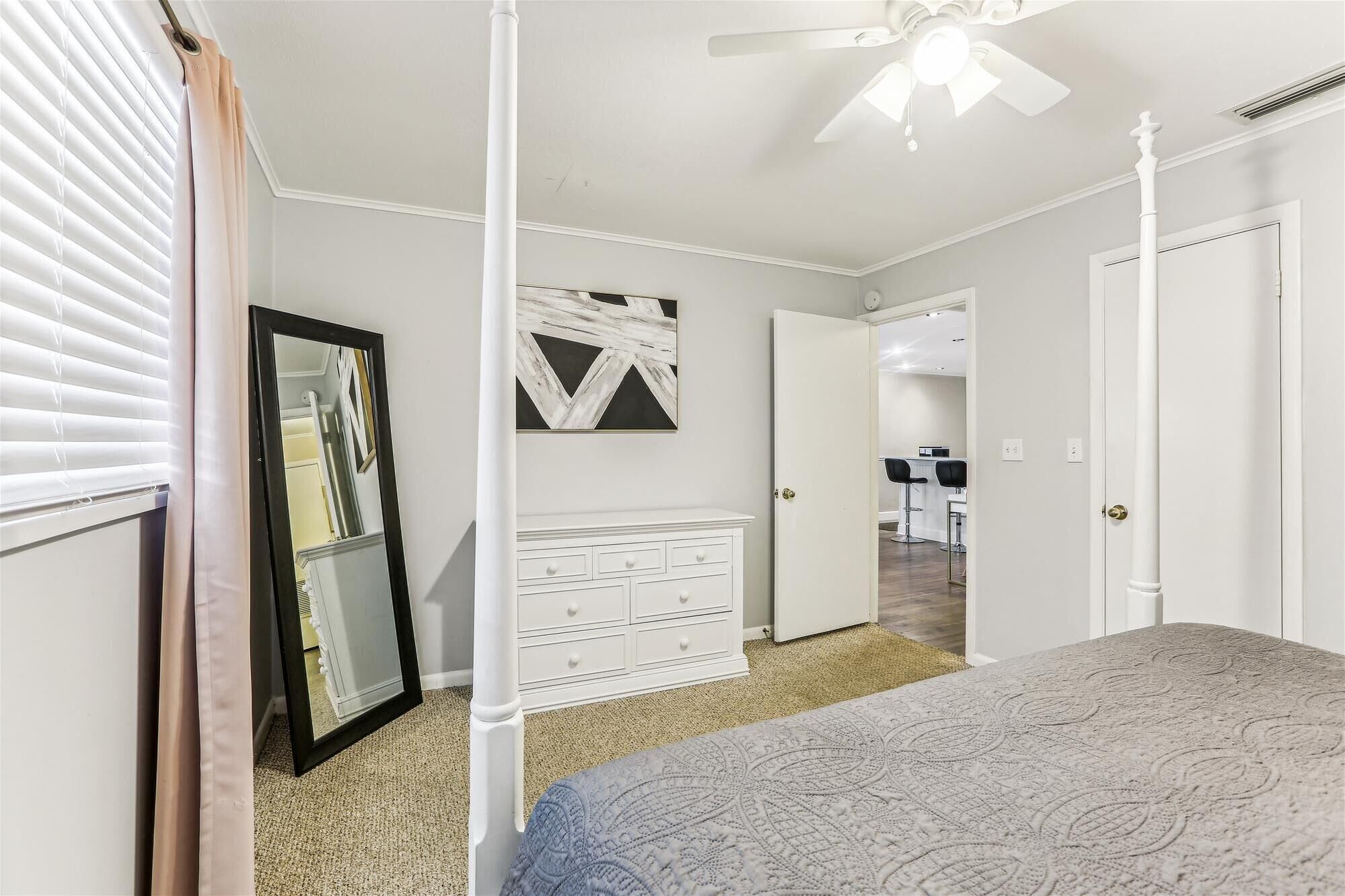 2 bedrooms, desk, iron/ironing board, WiFi