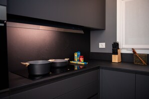 Réfrigérateur, micro-ondes, four, lave-vaisselle