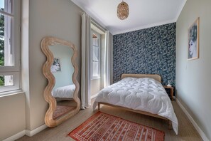 6 bedrooms, iron/ironing board, free WiFi