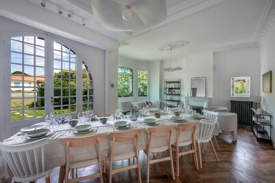Charming villa 250m from beach – sleeps 14