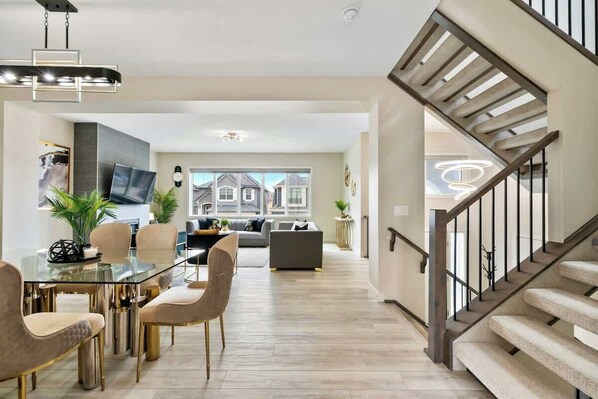 Téléviseur, foyer, bureau