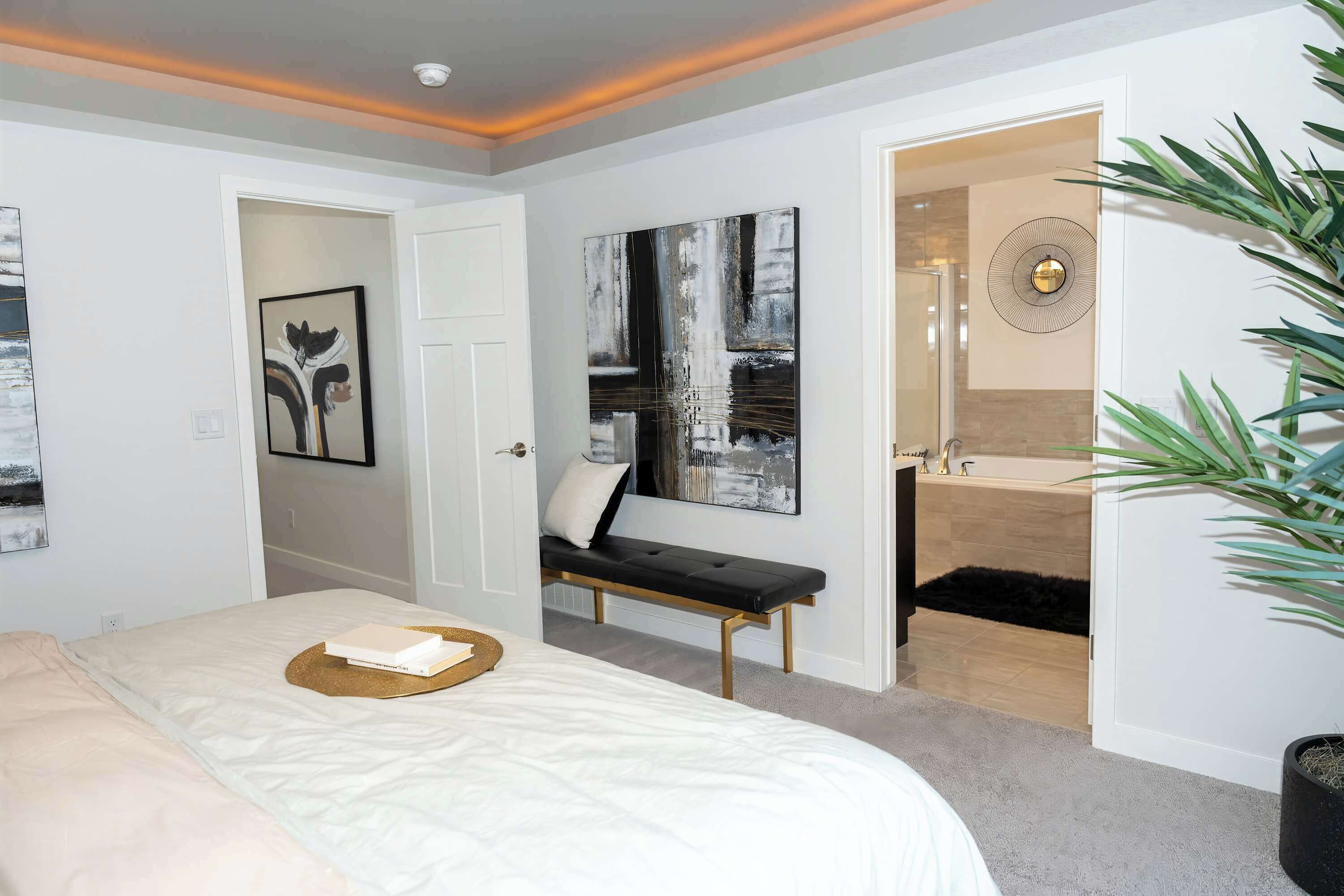 4 bedrooms, desk, WiFi, bed sheets