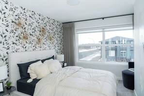 4 عدّة غرف نوم ومكتب وواي فاي وملاءات أسرّة