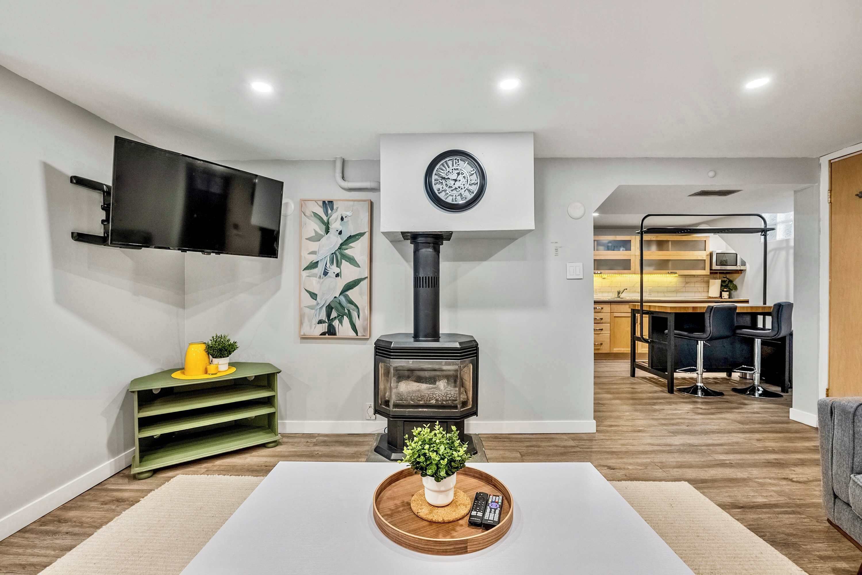 TV, fireplace, offices