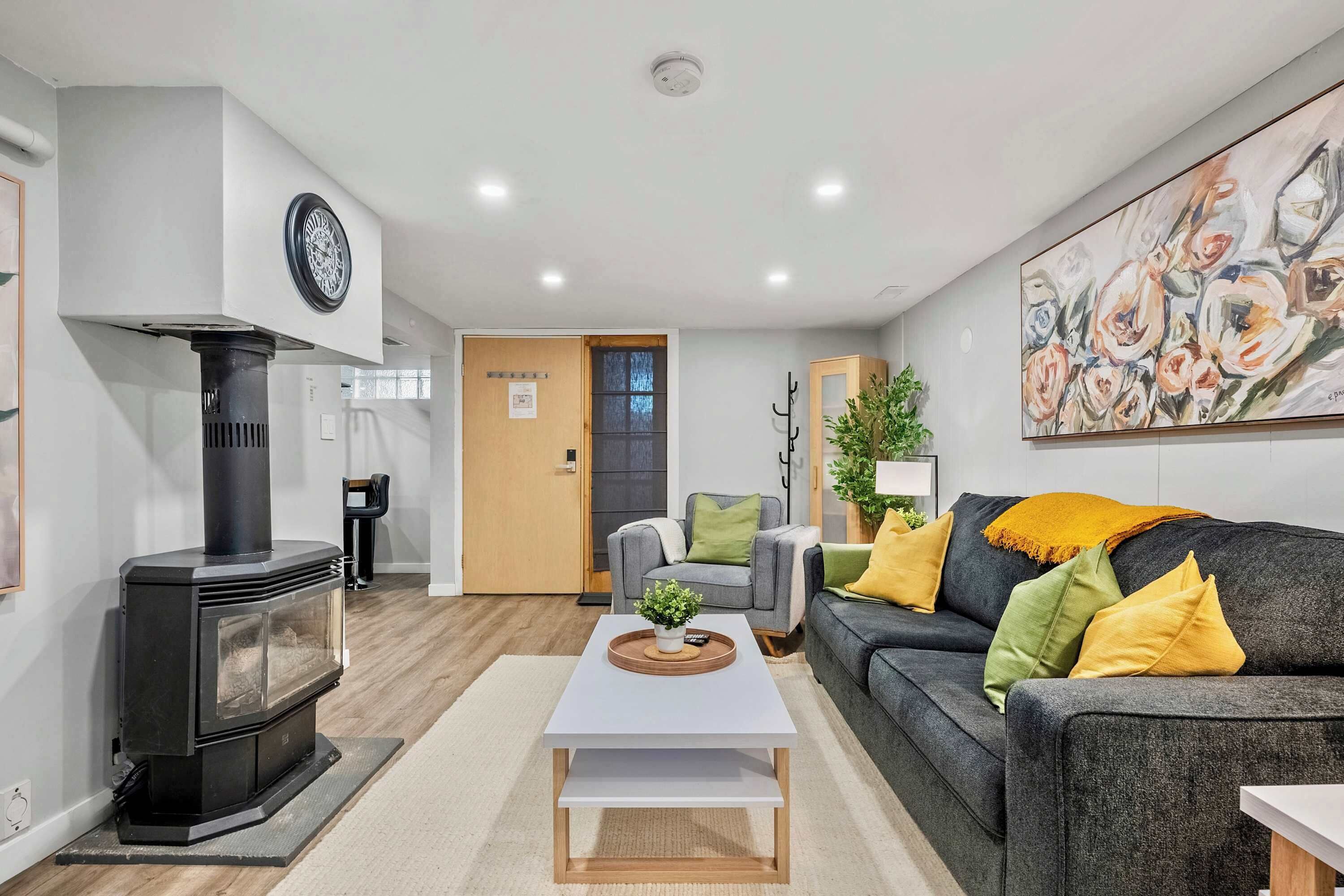 TV, fireplace, offices