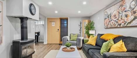 TV, fireplace, offices