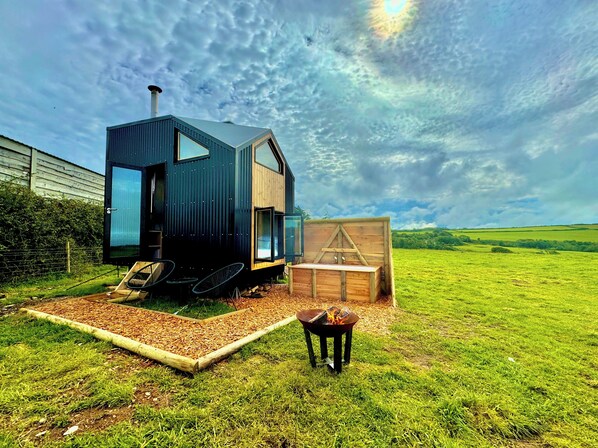 Property grounds - 1 Bed Cabin - Sleeps 2 - Parking (Ilfracombe)