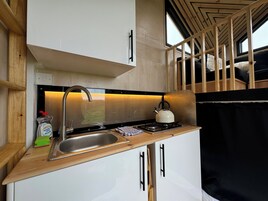 Stovetop, electric kettle