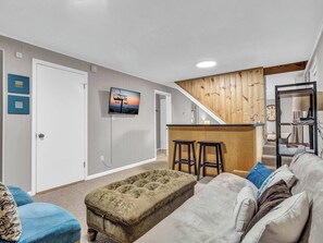 TV, fireplace, offices