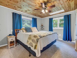 3 bedrooms, desk, iron/ironing board, WiFi - Incredible View,Close to Everything! (Beech Mountain)