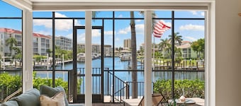 Piano & Palm - Large Family Home with Boat Dock, Pool, Spa, Beach Supplies & Pia