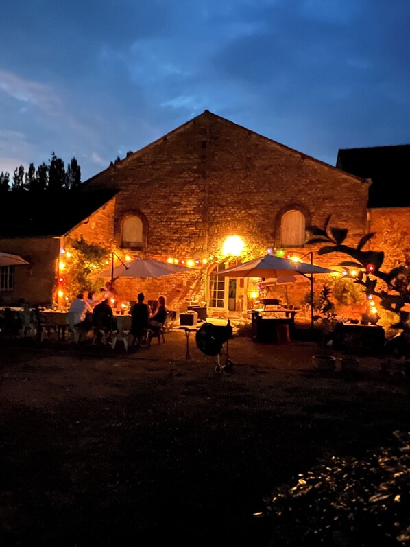 Outdoor dining