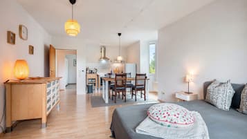 1 bedroom, bed sheets