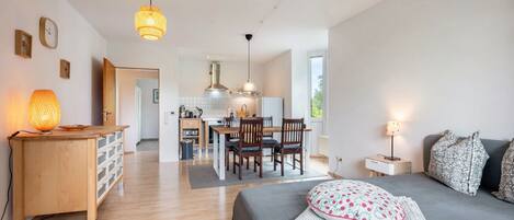 1 bedroom, bed sheets