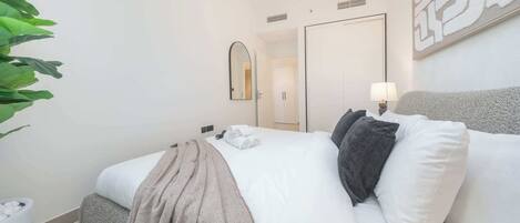 2 habitaciones, tabla de planchar con plancha, wifi y ropa de cama