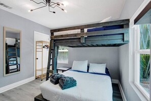 3 bedrooms, iron/ironing board, WiFi, bed sheets