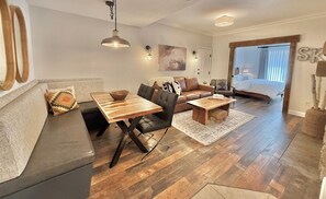 Smart TV y chimenea 