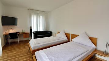 Classic Double Room | Desk, free WiFi