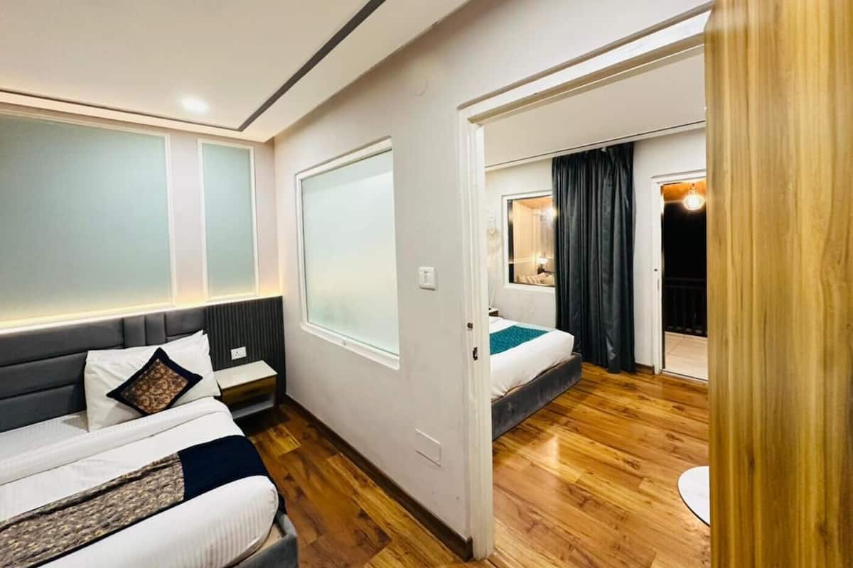 Family Suite Lake facing