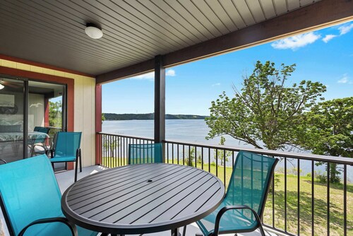 Sunset View at Anchor's Point - Lakefront Stay for 8 with Private Balcony