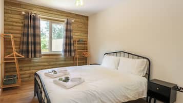 2 bedrooms, individually decorated, individually furnished