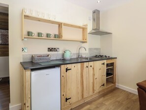 Cookware/dishes/utensils