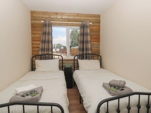 2 bedrooms, individually decorated, individually furnished - Barn Owl Lodge (King's Lynn)