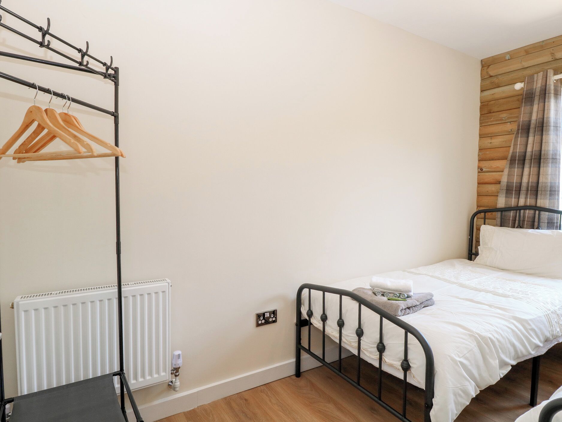 2 habitaciones, decoración personalizada y muebles diferentes 