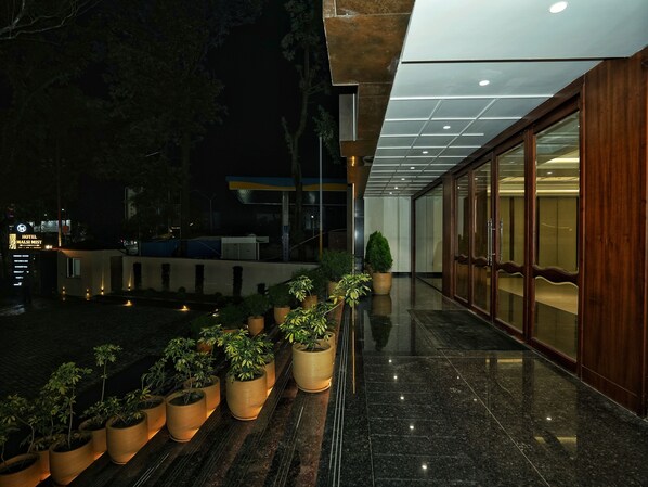 สมาร์ททีวี 43 นิ้ว พร้อมช่องดิจิตอล, พื้นอุ่น