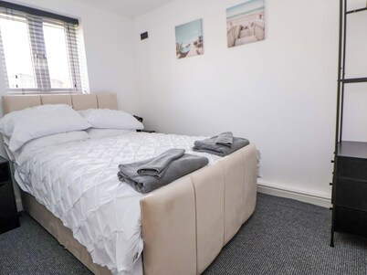 4 Willow Grove - Freehold